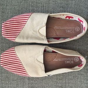 Women's Toms size 8