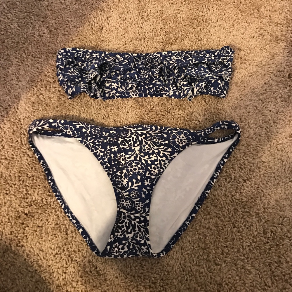 Bandeau bikini top with matching bottoms