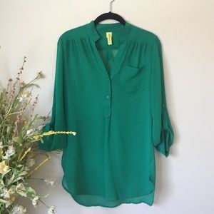 Cute Sheer Green Boutique Top! Size Small.