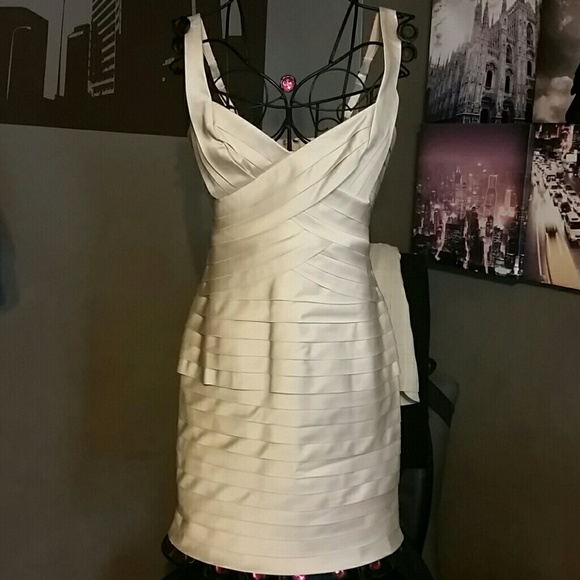 BCBGMaxAzria Dresses & Skirts - HP! NWT BCBGMAXAZRIA Mitzi Bandage dress  sz 0