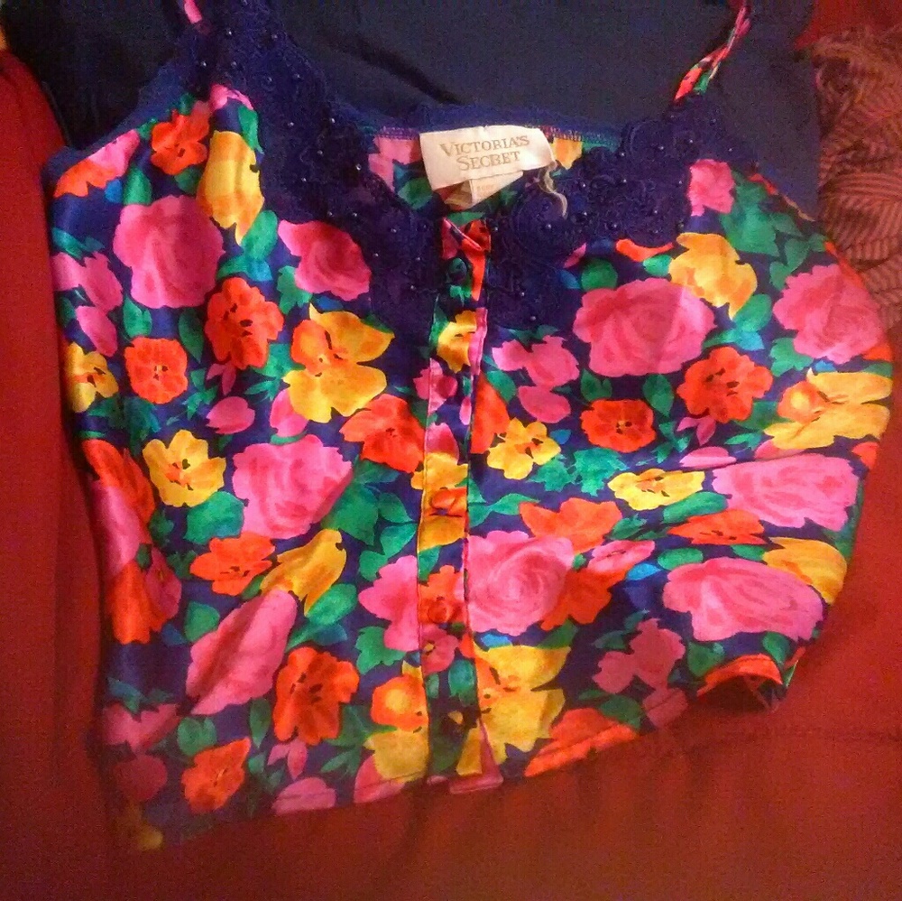 VS CROP TOP