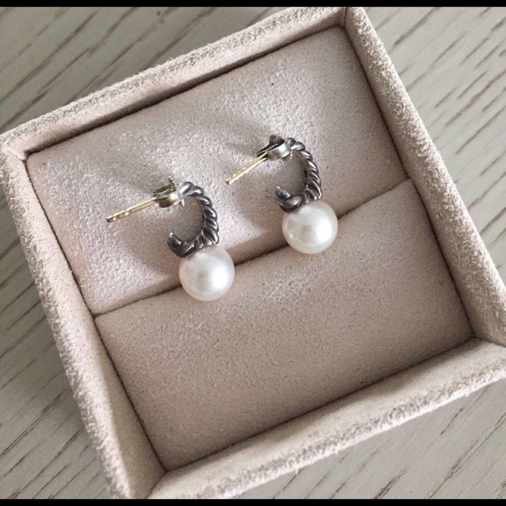 Authentic {David Yurman} Pearl Hoop Earrings. - Picture 1 of 3