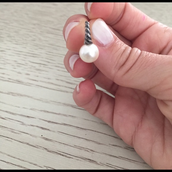 Authentic {David Yurman} Pearl Hoop Earrings. - Picture 3 of 3