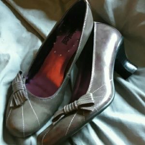 Unlisted bow tie heels