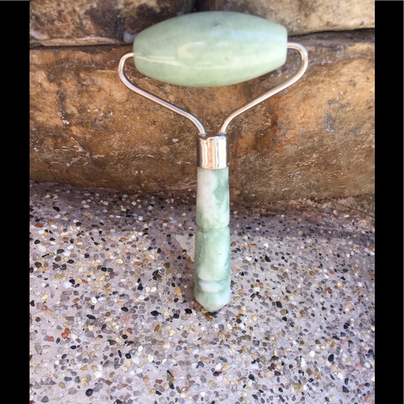 Anti Aging Jade Gemstone Facial Roller - Picture 2 of 2