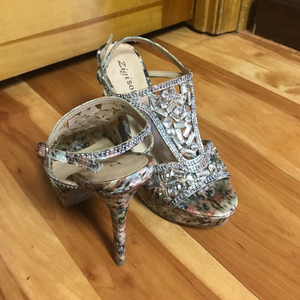 NWOT Jeweled Heels