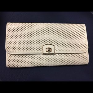 🎉SALE🎉Cream Clutch