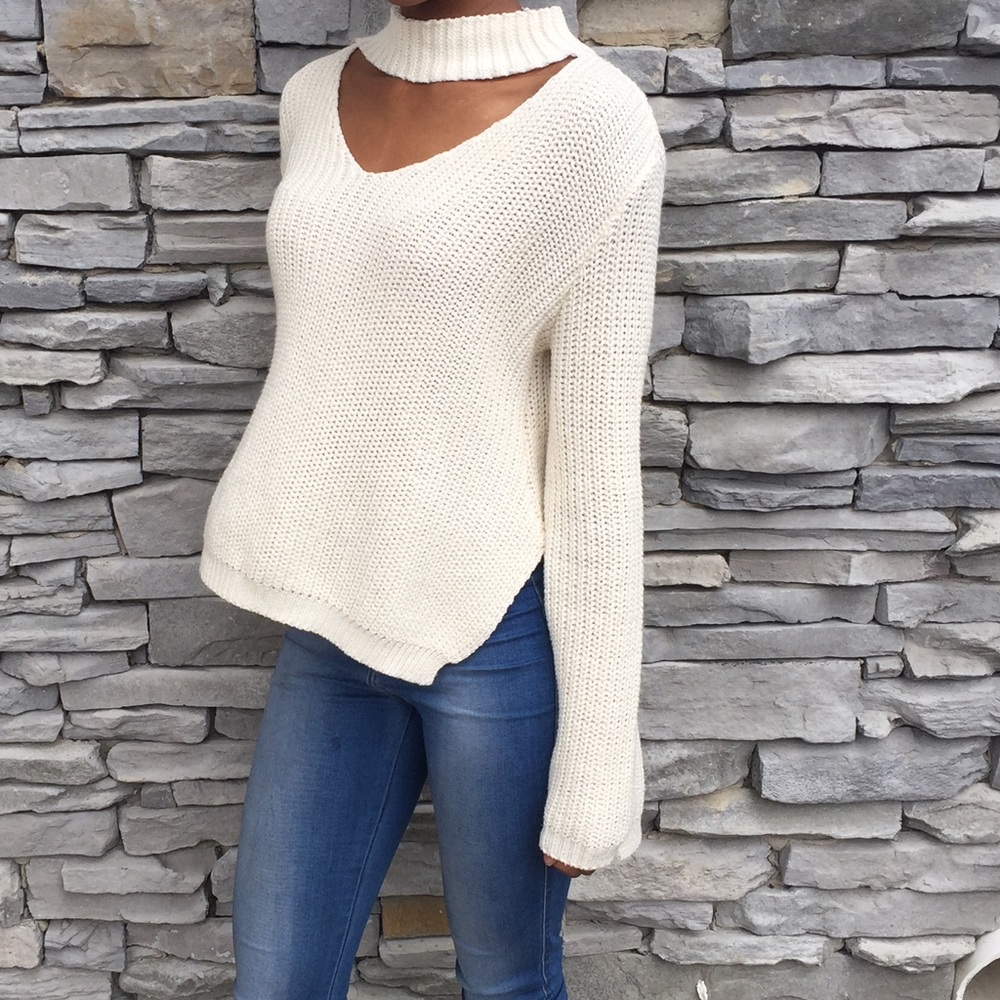 Cream V neck choker sweater