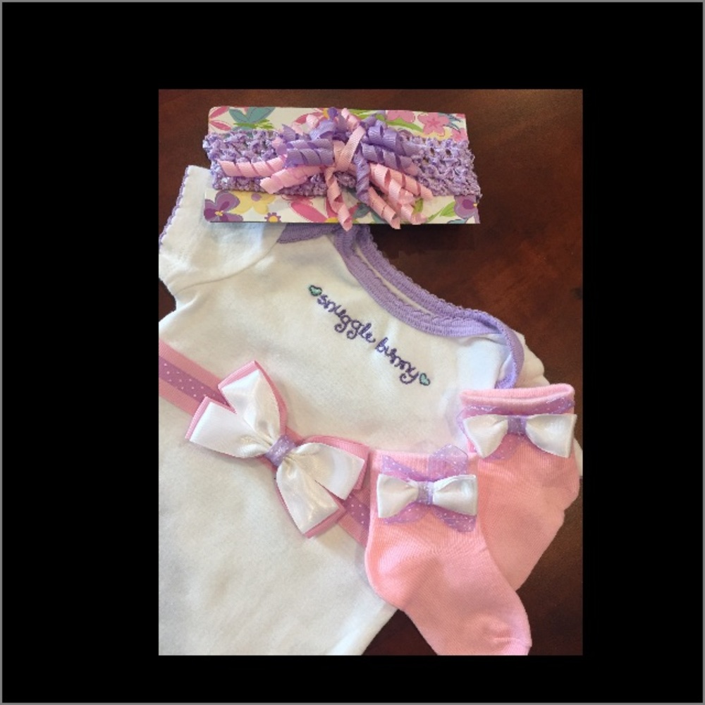 SNUGGLE BUNNY ONEPIECE TEE,HEADBAND & socks 3 mo. - Picture 2 of 6
