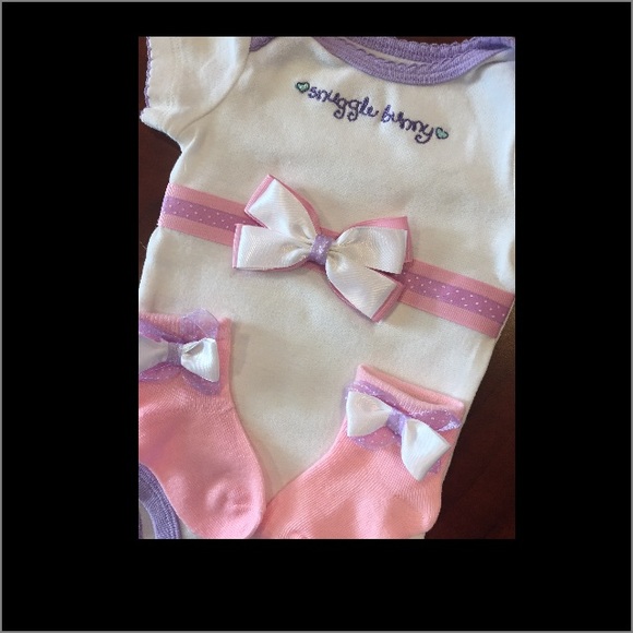 SNUGGLE BUNNY ONEPIECE TEE,HEADBAND & socks 3 mo. - Picture 3 of 6