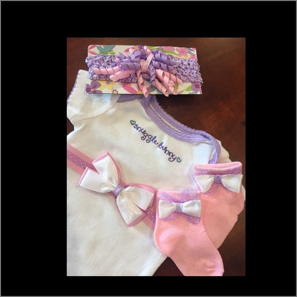 SNUGGLE BUNNY ONEPIECE TEE,HEADBAND & socks 3 mo. - Picture 2 of 6