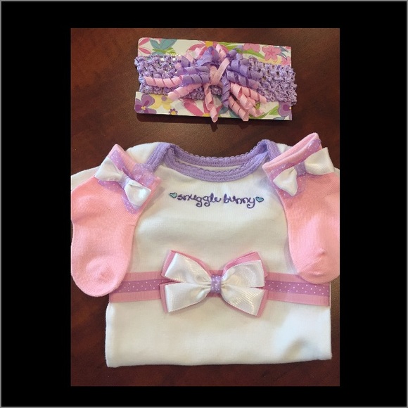 SNUGGLE BUNNY ONEPIECE TEE,HEADBAND & socks 3 mo. - Picture 4 of 6