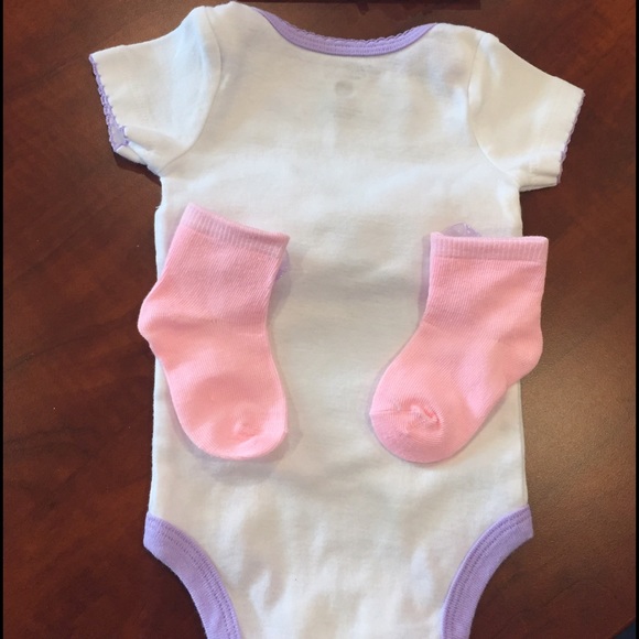 SNUGGLE BUNNY ONEPIECE TEE,HEADBAND & socks 3 mo. - Picture 5 of 6