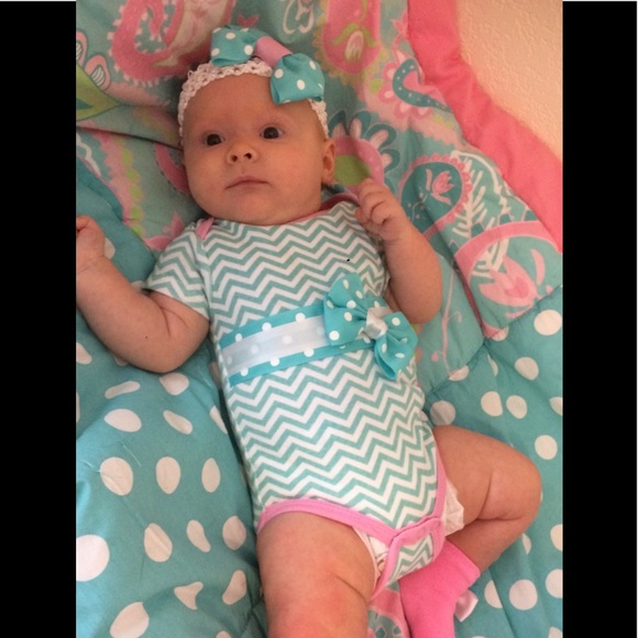 SNUGGLE BUNNY ONEPIECE TEE,HEADBAND & socks 3 mo. - Picture 6 of 6