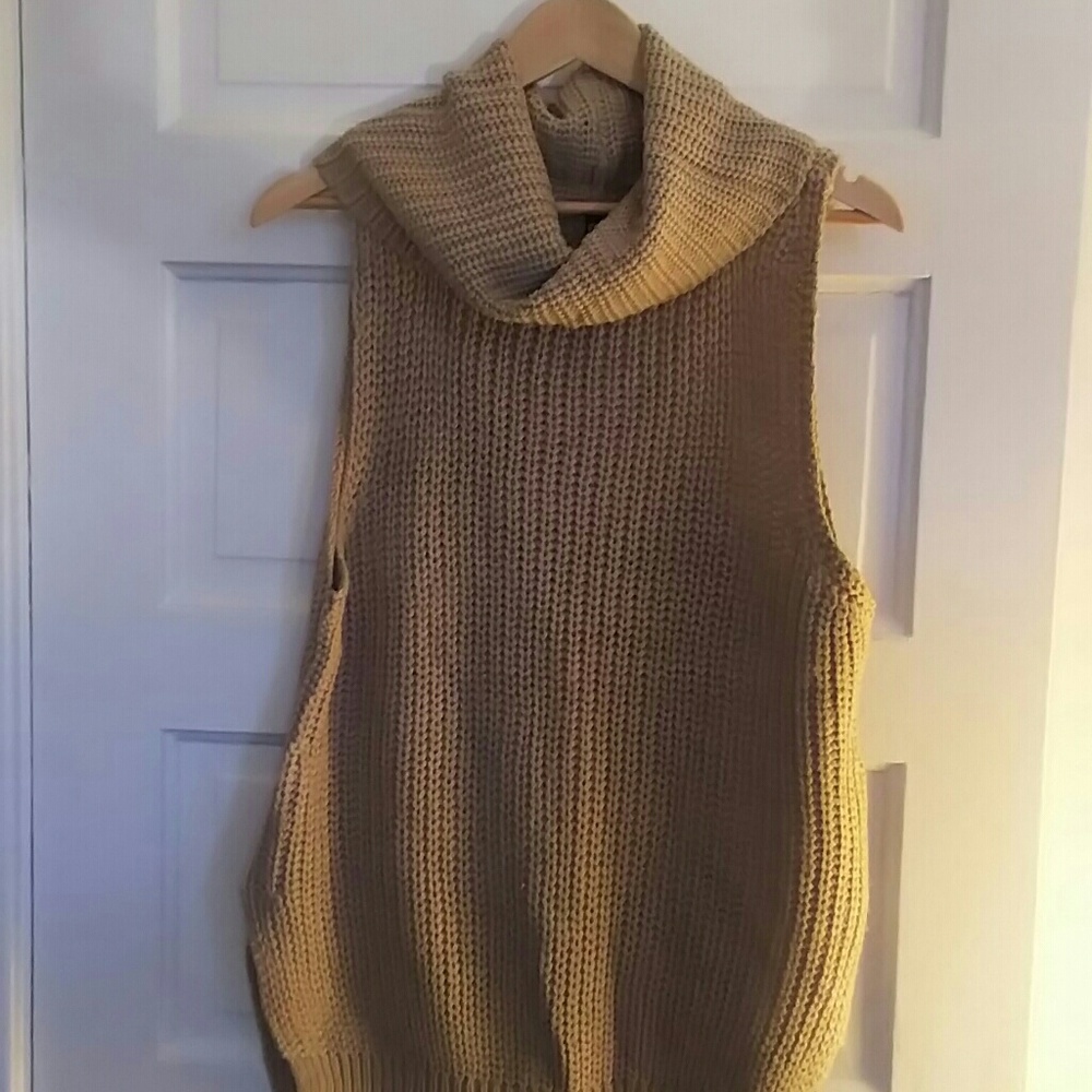 Gorgeous cowl neck sweater vest/top!