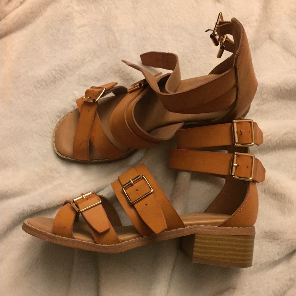 Strappy Buckle sandals