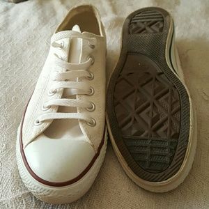 White converse chucks