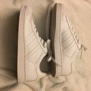 White shell toe Adidas