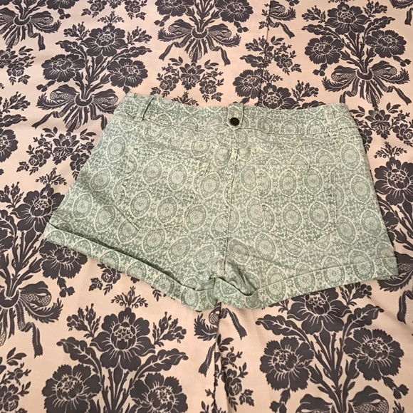 ☀️Cutest Patterned Shorts☀️ - Picture 3 of 4