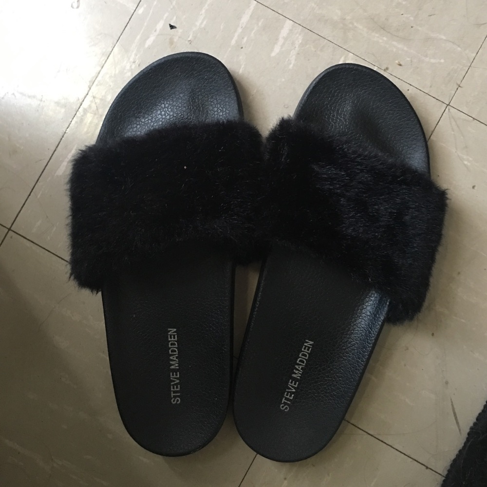 Faux fur slides