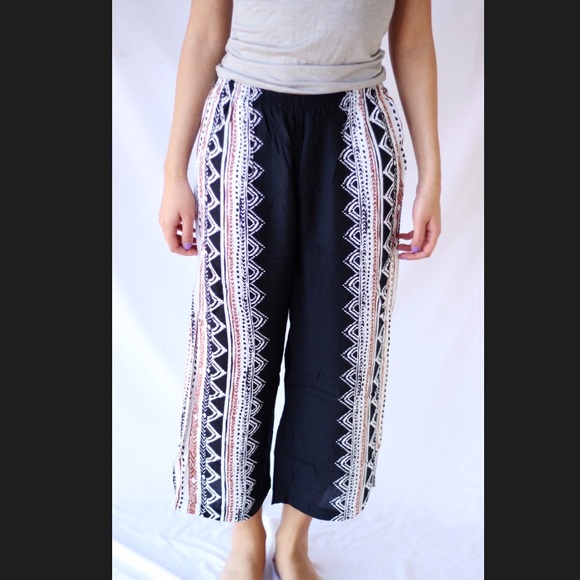 Cropped Patterned Pants - Picture 1 of 3