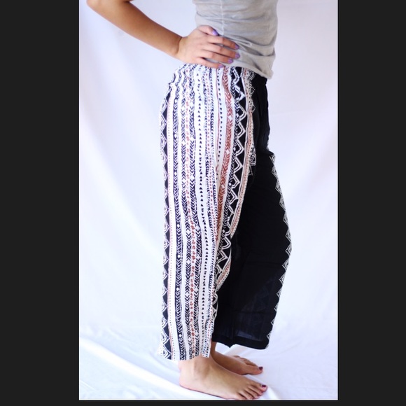 Cropped Patterned Pants - Picture 2 of 3