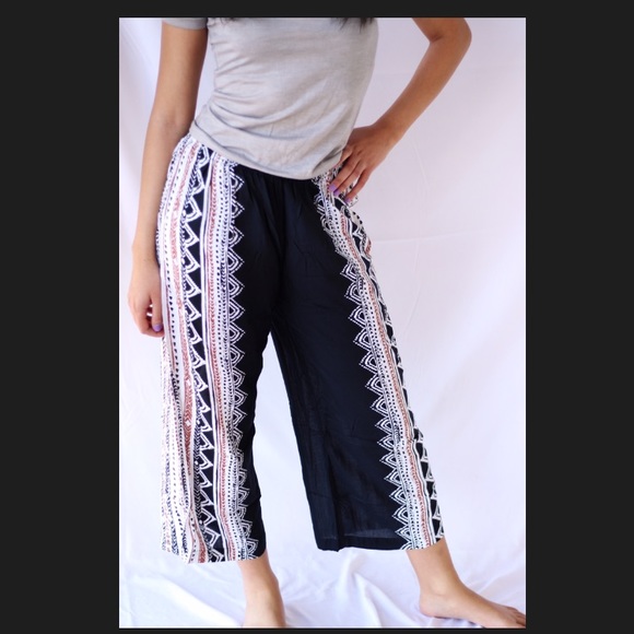 Cropped Patterned Pants - Picture 3 of 3