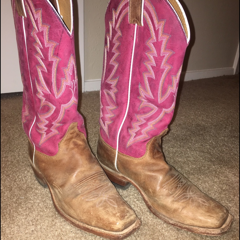 Women's cowboy boots size 8