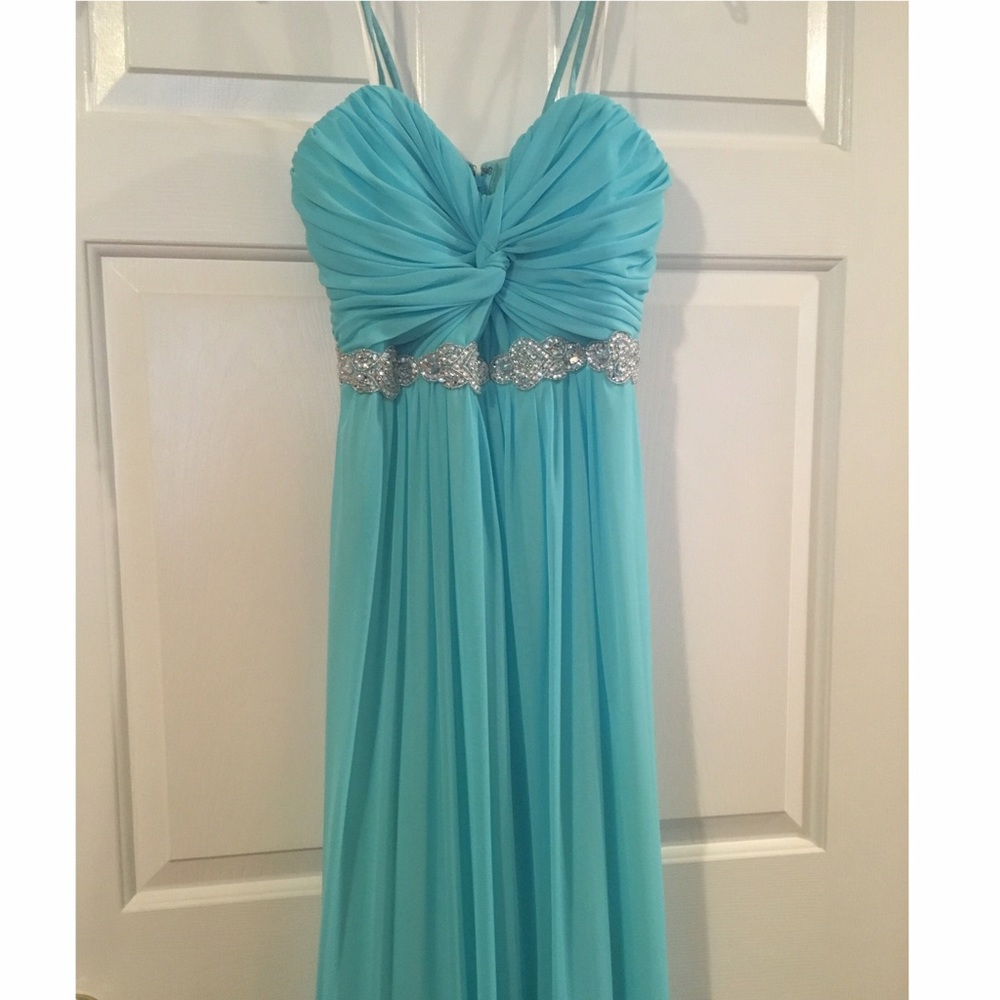 Light blue sleek prom dress