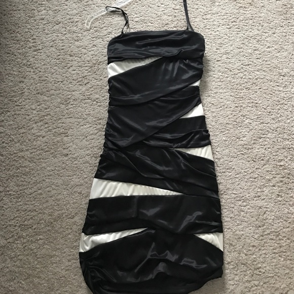 Tight fitted black and white dress - Picture 1 of 1