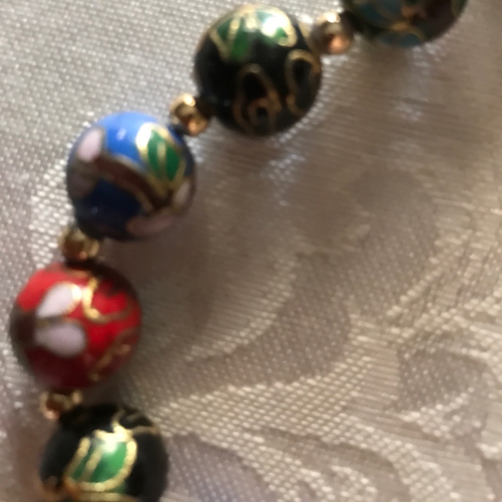 Cloisonné Beads and gold toned Beads hand strung - Picture 4 of 7