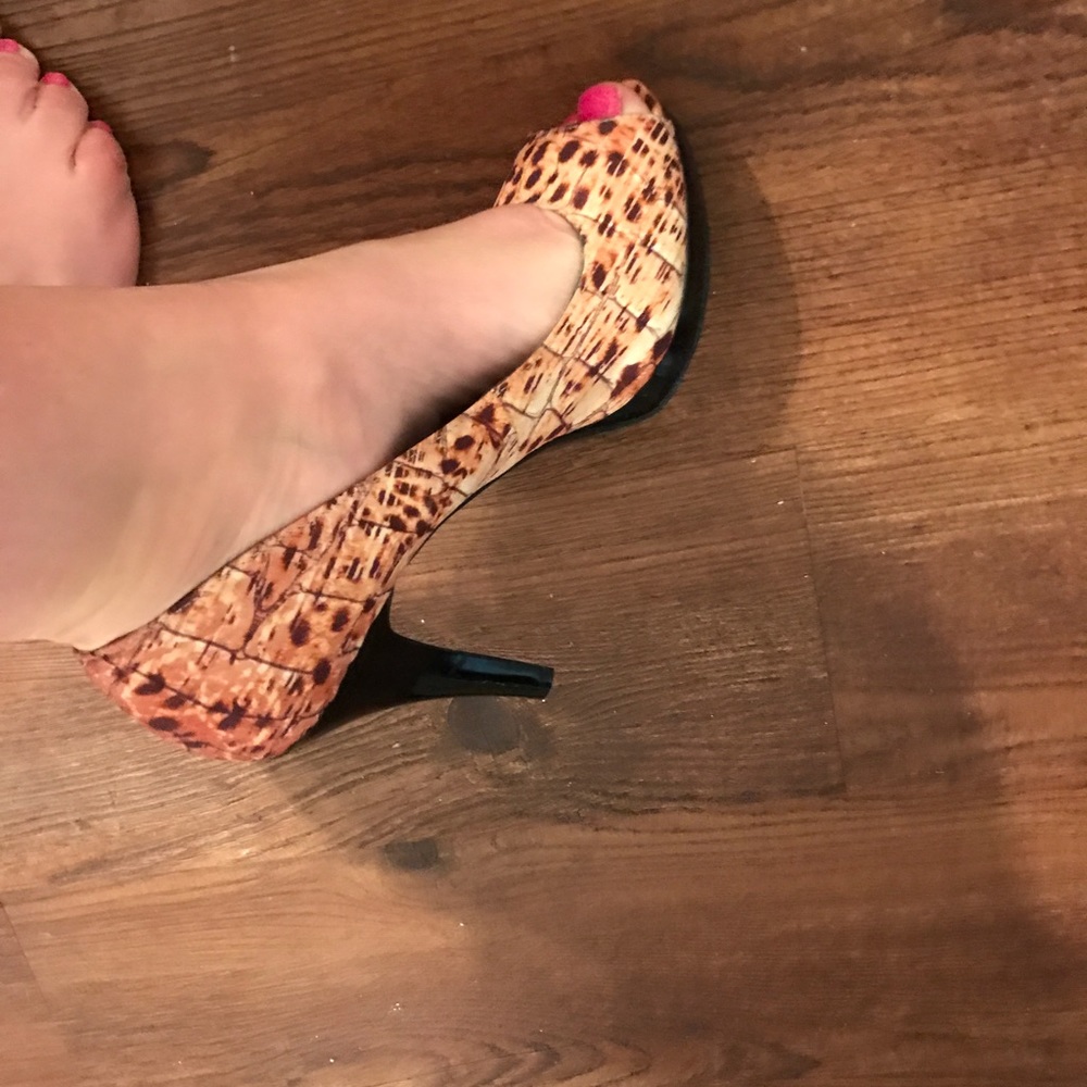 Heels - Picture 3 of 3