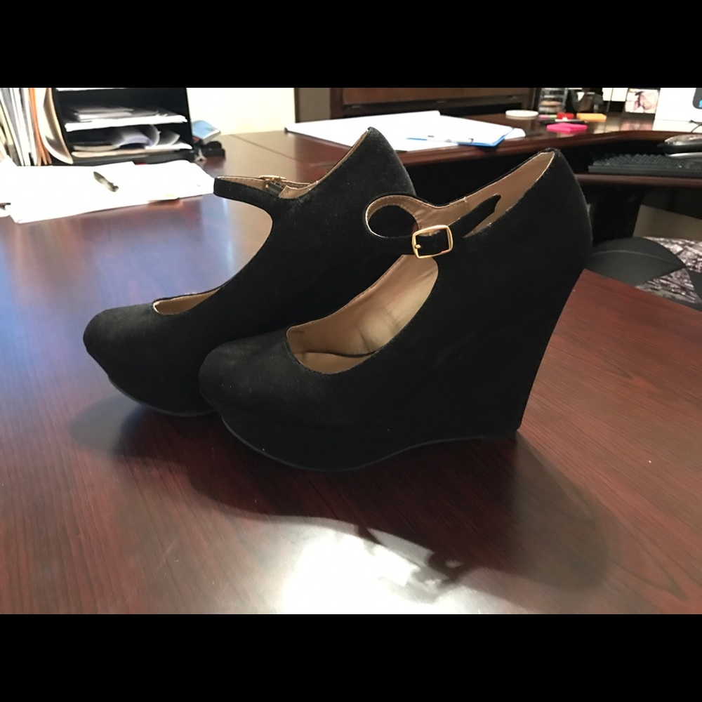 Black velvet wedges