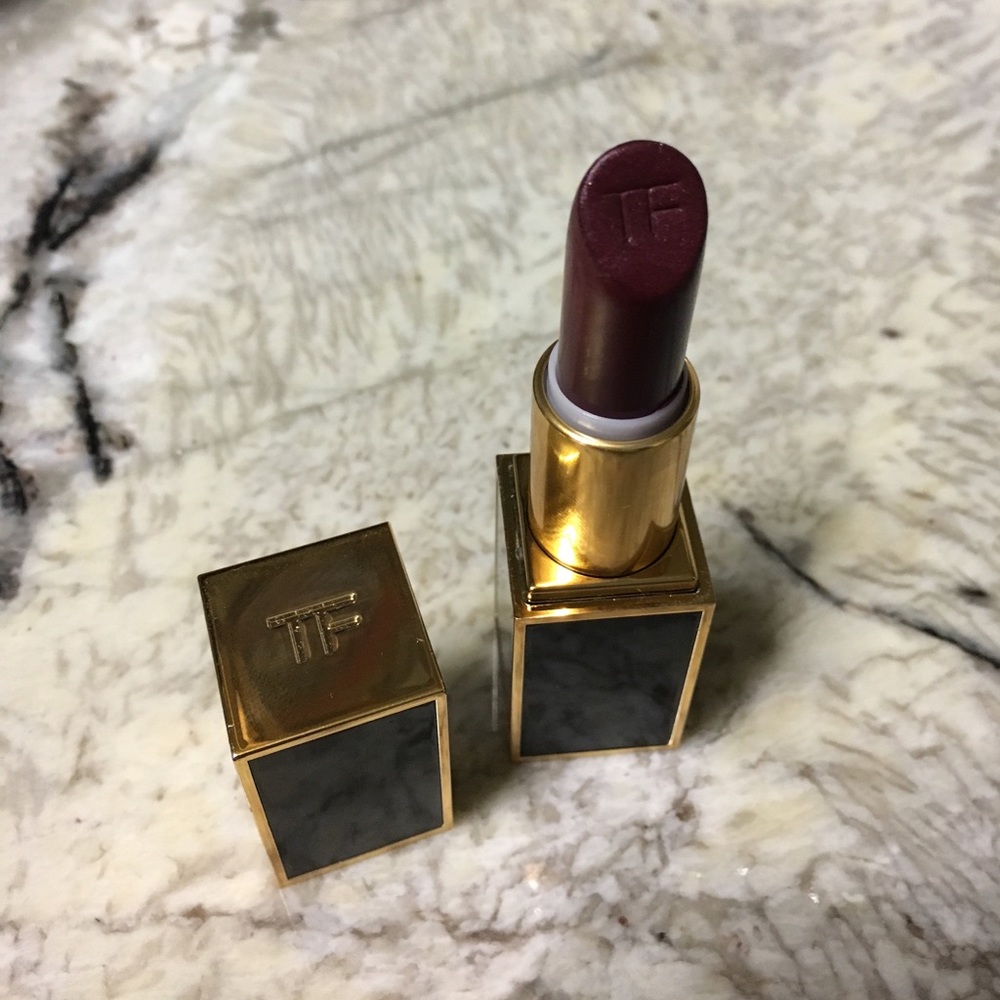Tom Ford Lipstick in #27 Bruised Plum