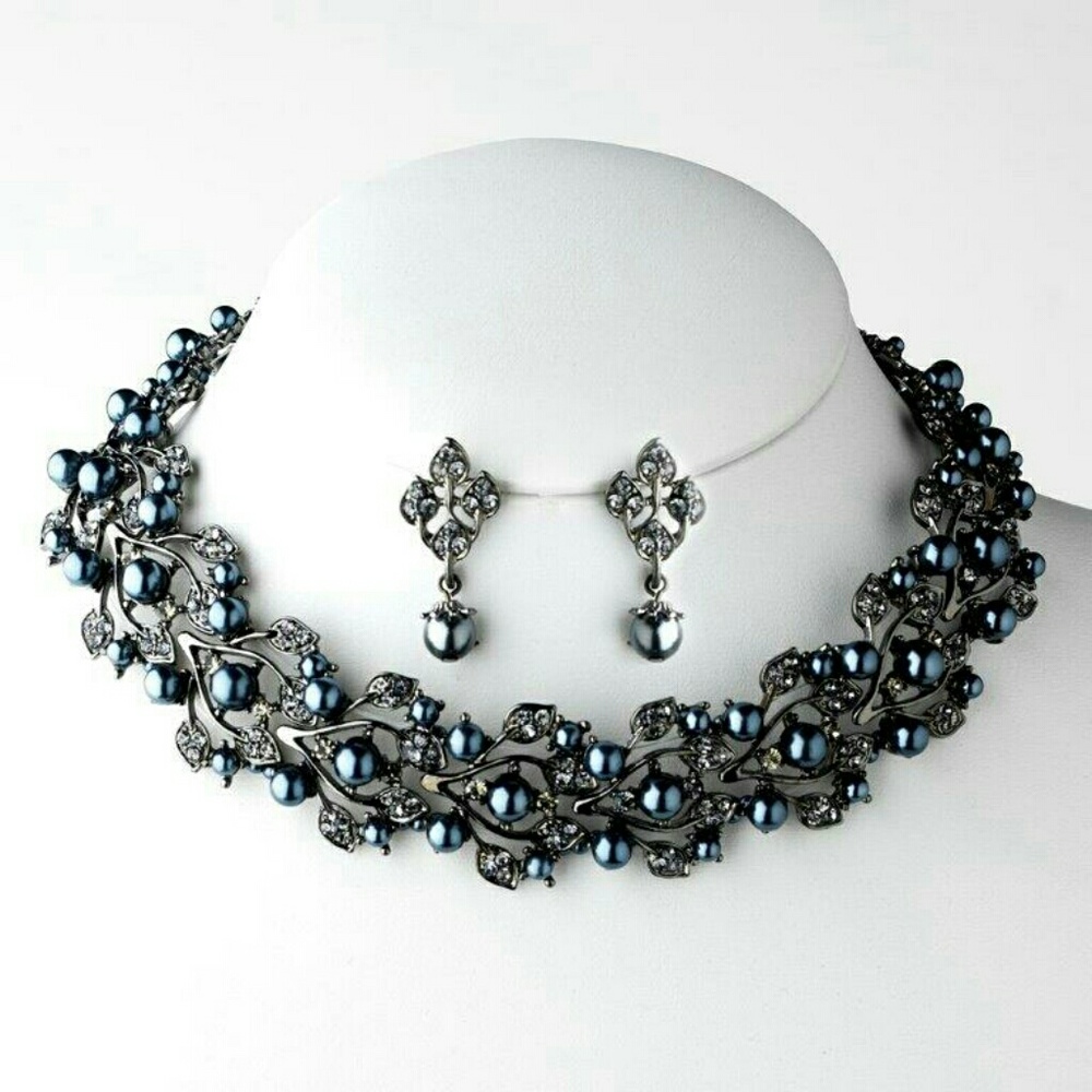 Necklace and earrings set