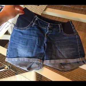 Adorable and comfy maternity shorts!