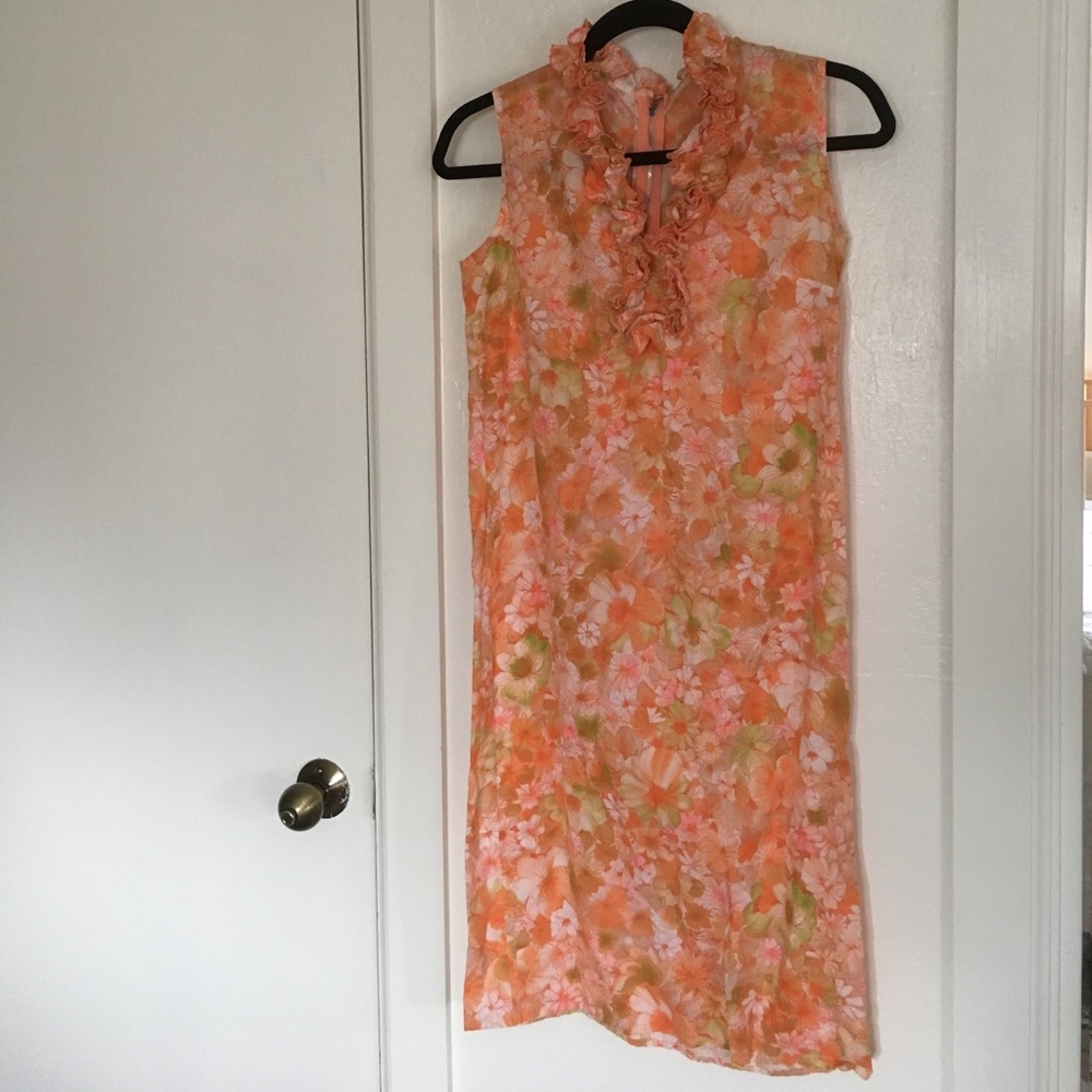 Vintage flowered house dress with rear zipper