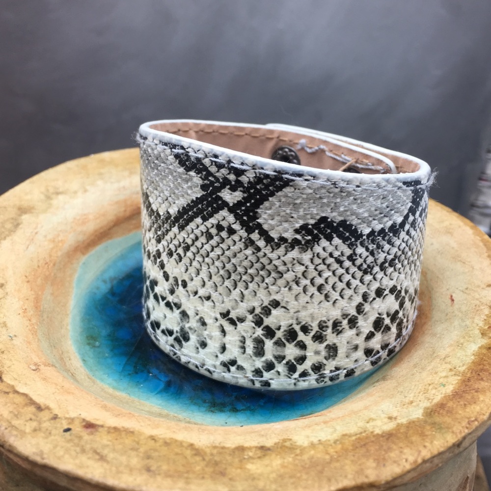 Host Pick Embossed faux photon leather wrap