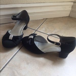 Shoes for dress girl