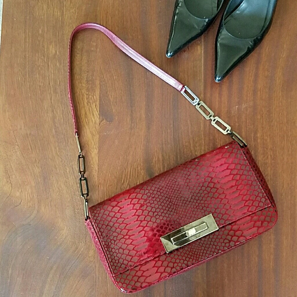 Stuart Weitzman Crimson Snake Print Purse - Picture 1 of 6