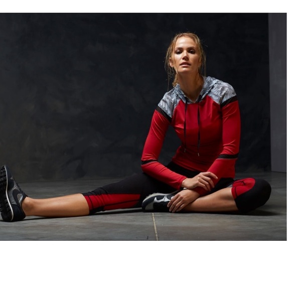 ISO Ellie activewear - Picture 2 of 2