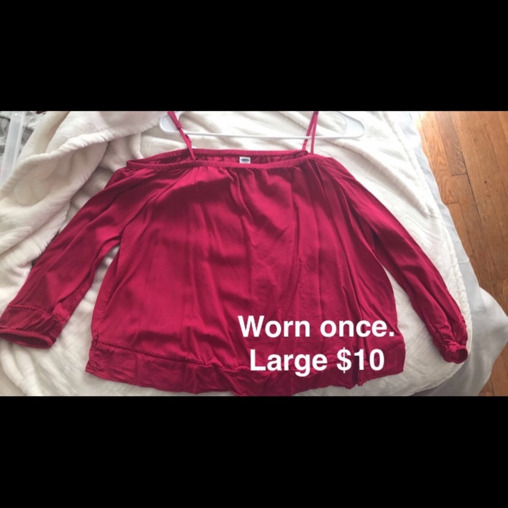 Off the shoulder tee