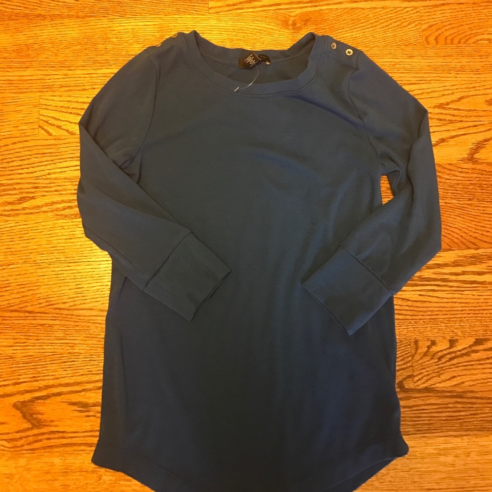 Blue Long sleeved T with dropped hem.