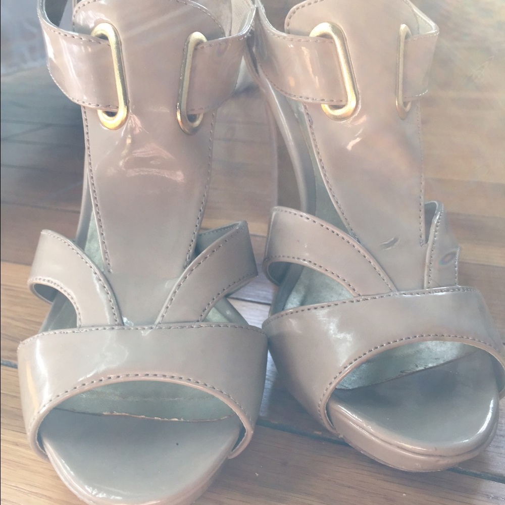 Steve Madden cutout, nude sandal!