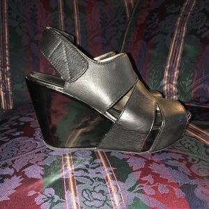 Kenneth Cole Reaction black wedge shoes