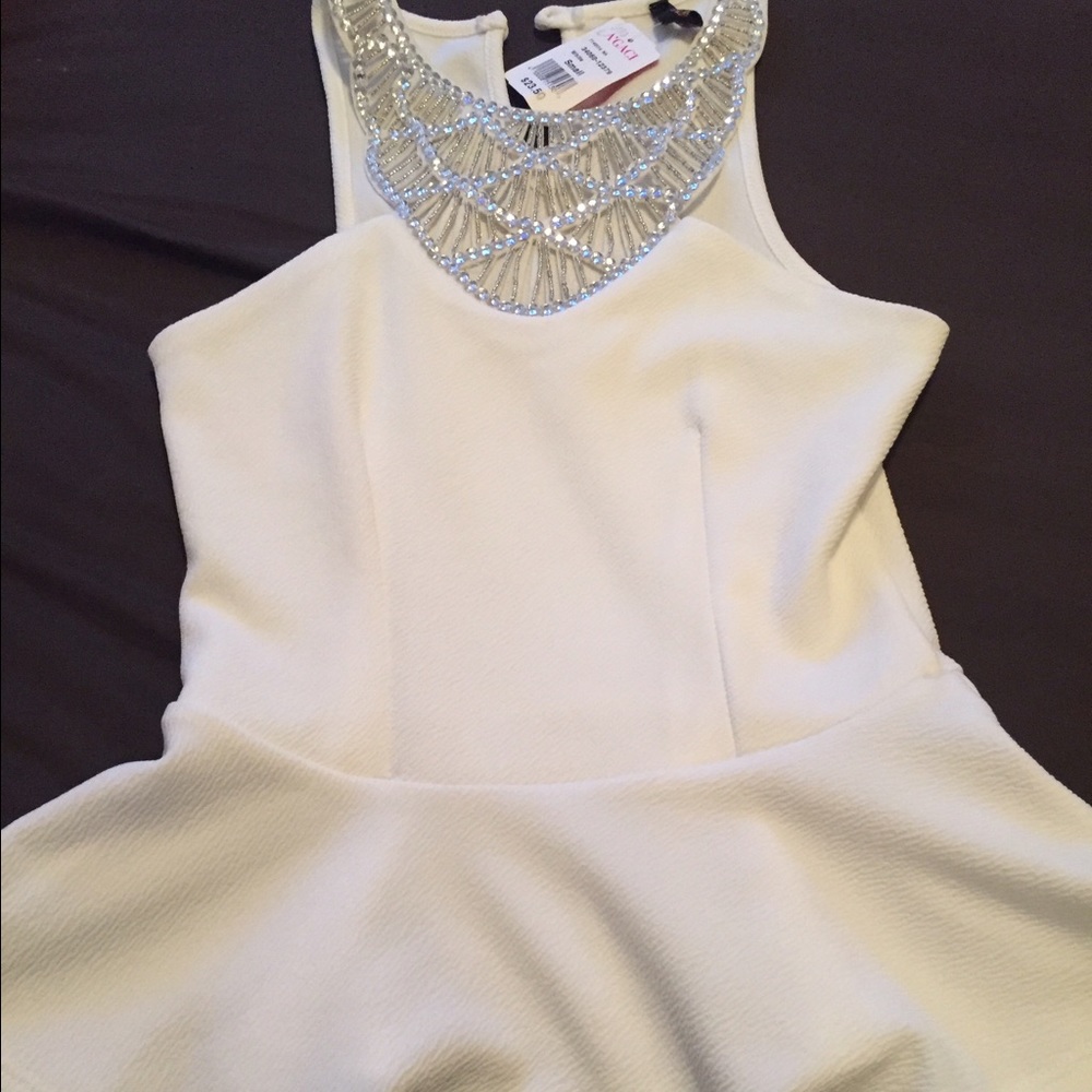 Agaci white top