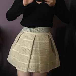 🔴DONATING SOON!! Structured woven Spring skirt 🌸