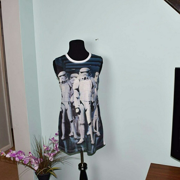 Tops - Adorable Star Wars Graphic Top