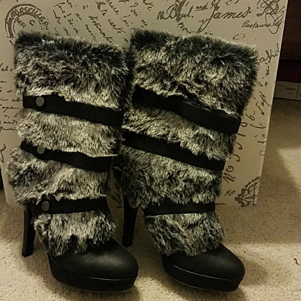 Boots w/ fur