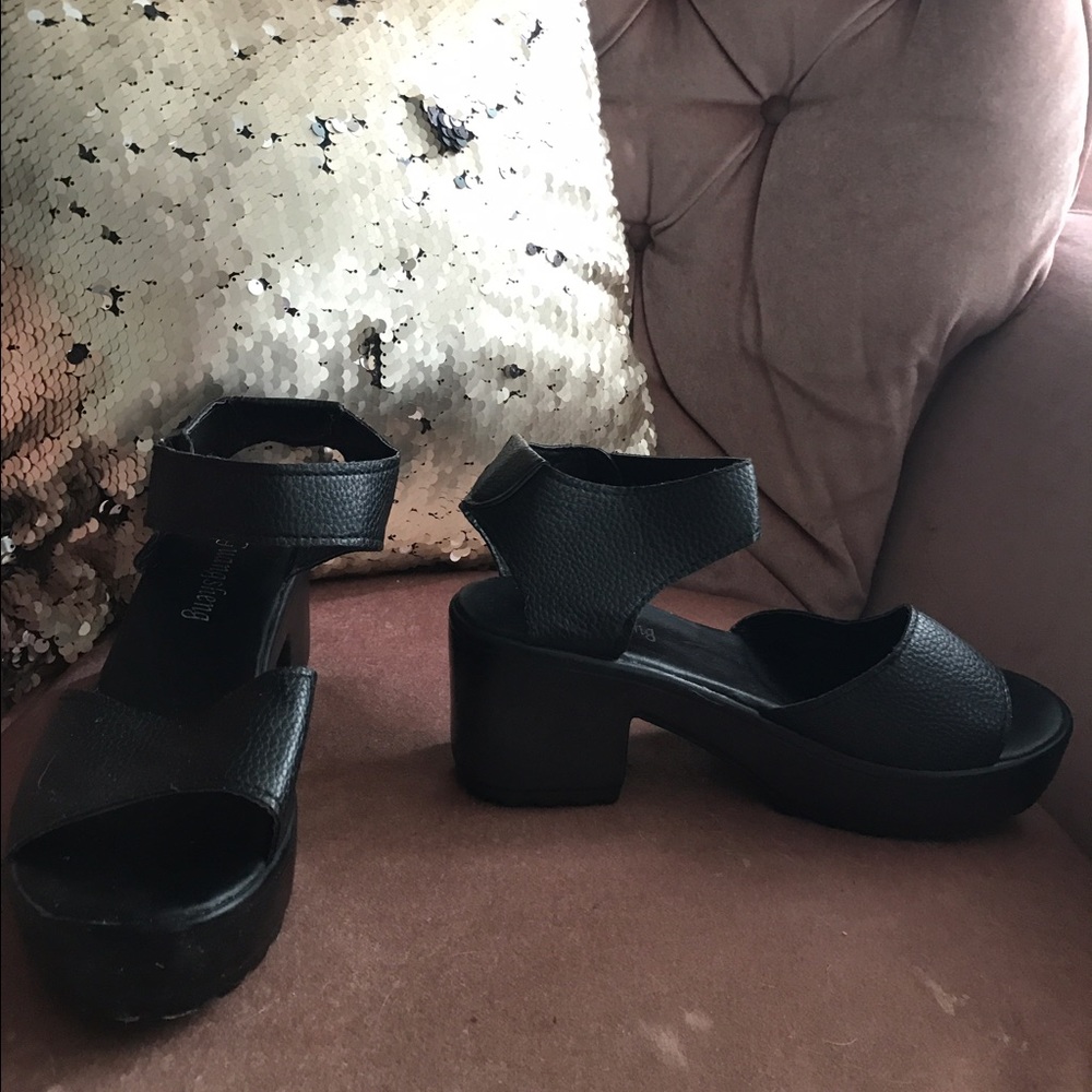 Trendy black platform sandals